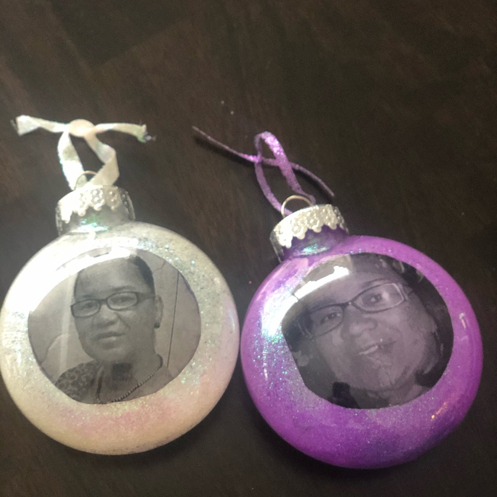 Heirloom portrait ornaments